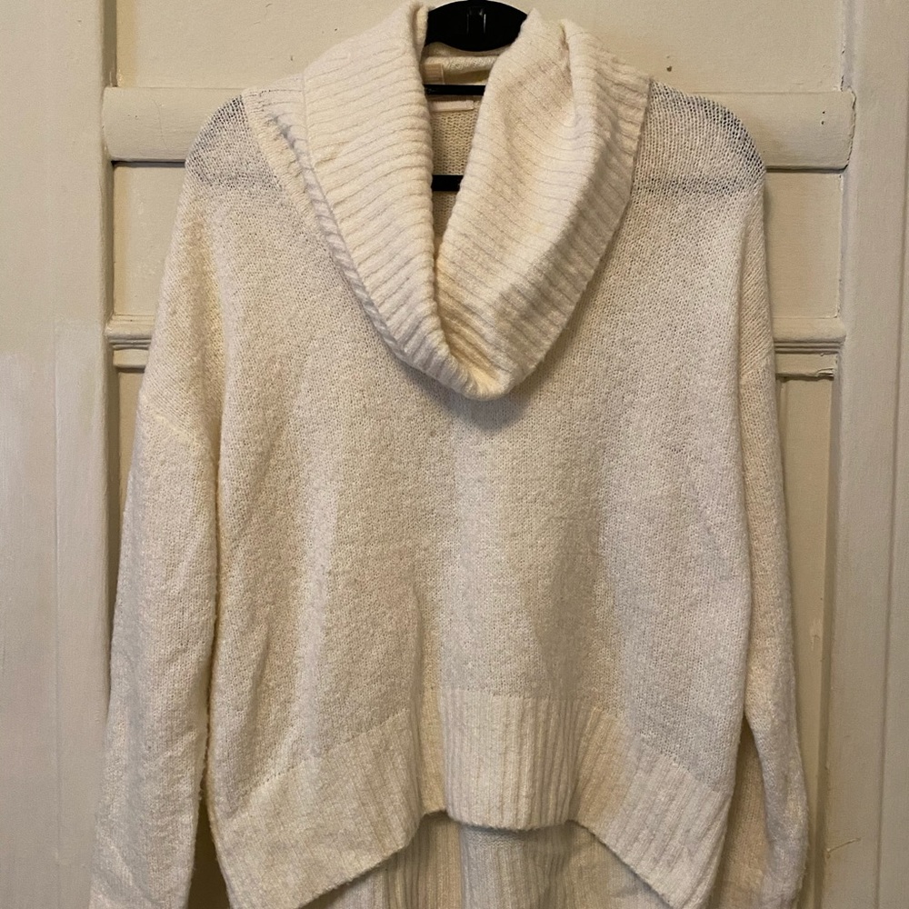 Micheal Kors white turtleneck